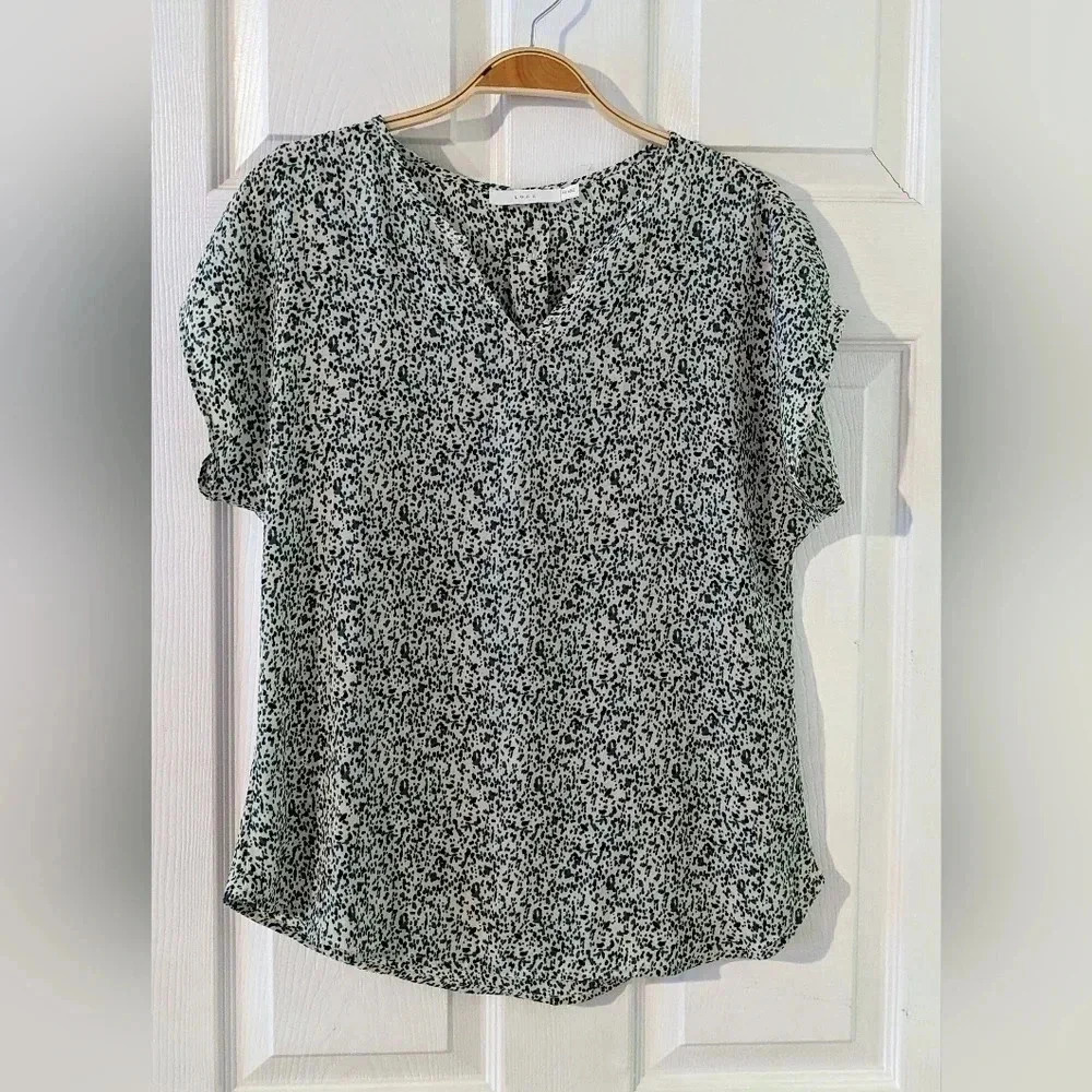 Lush Women's Short Sleeve V-neck For Print Top Green Blue Cream Size XS NWOT